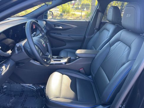 Used 2025 Buick Envista Sport Touring image 35
