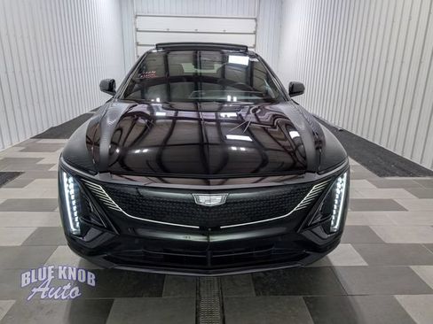 Used 2024 Cadillac Lyriq Sport AWD/4WD image 6