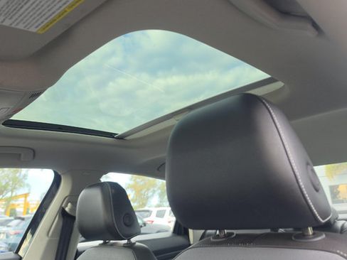 Used 2025 Volkswagen Jetta SE FWD image 4