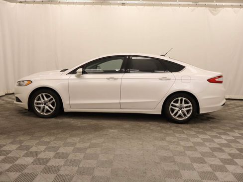 Used 2016 Ford Fusion SE FWD image 2