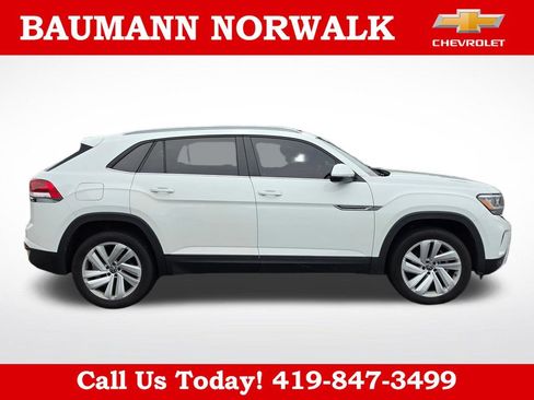 Used 2021 Volkswagen Atlas Cross Sport SE FWD image 4