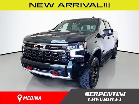 Used 2023 Chevrolet Silverado 1500 ZR2 w/ Technology Package image 1