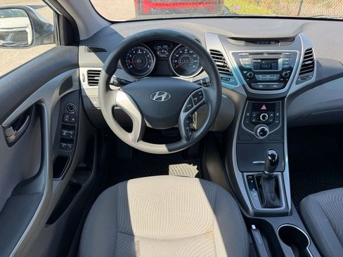 Used 2015 Hyundai Elantra SE image 2