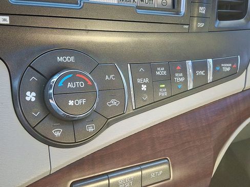 Used 2014 Toyota Sienna Limited image 16