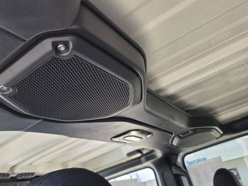 Used 2023 Jeep Gladiator Sport AWD/4WD image 15