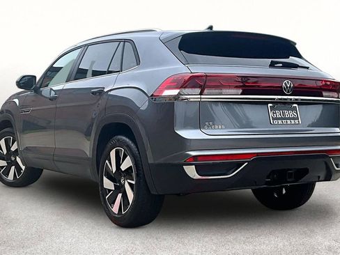 Used 2025 Volkswagen Atlas Cross Sport SE FWD image 17