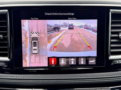 Used 2024 Chrysler Pacifica Touring-L w/ Uconnect Theater Family Group image 16