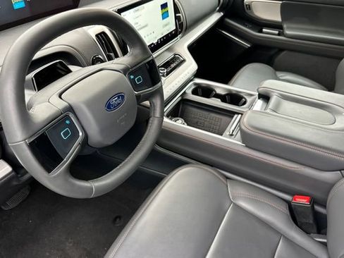 Used 2025 Ford Expedition Max Active image 4