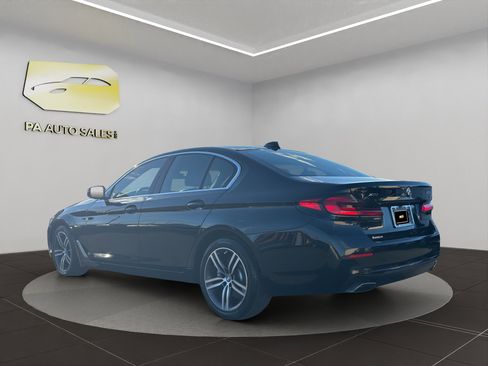 Used 2023 BMW 530i xDrive w/ Premium Package image 5