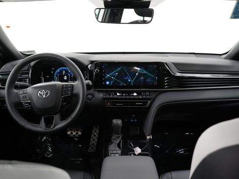 Used 2025 Toyota Camry SE AWD/4WD image 14