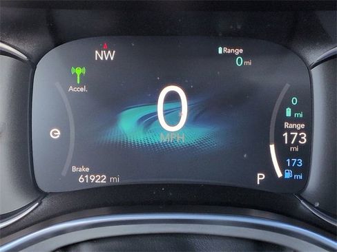 Used 2023 Chrysler Pacifica Limited w/ Uconnect Theater Family Group image 31