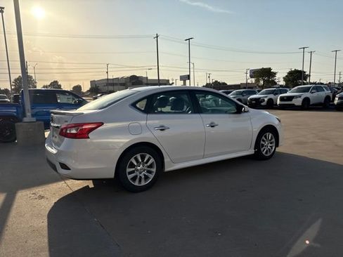 Used 2016 Nissan Sentra SR w/ SR Premium Package FWD image 3