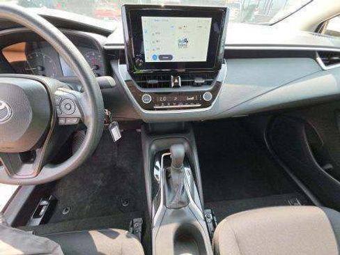Used 2025 Toyota Corolla LE FWD image 9