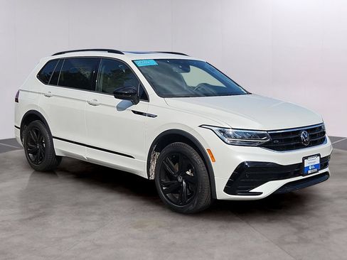 Certified 2024 Volkswagen Tiguan SE R-Line AWD/4WD image 3