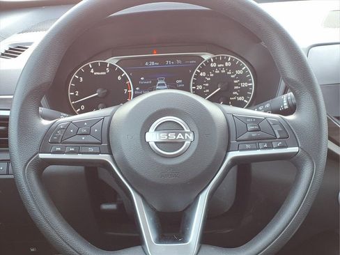 Used 2024 Nissan Altima 2.5 SV image 16