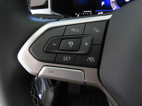 New 2026 Volkswagen Taos SE FWD image 13