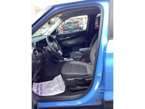 Used 2024 Chevrolet TrailBlazer LT w/ LT Cold Weather Package image 9