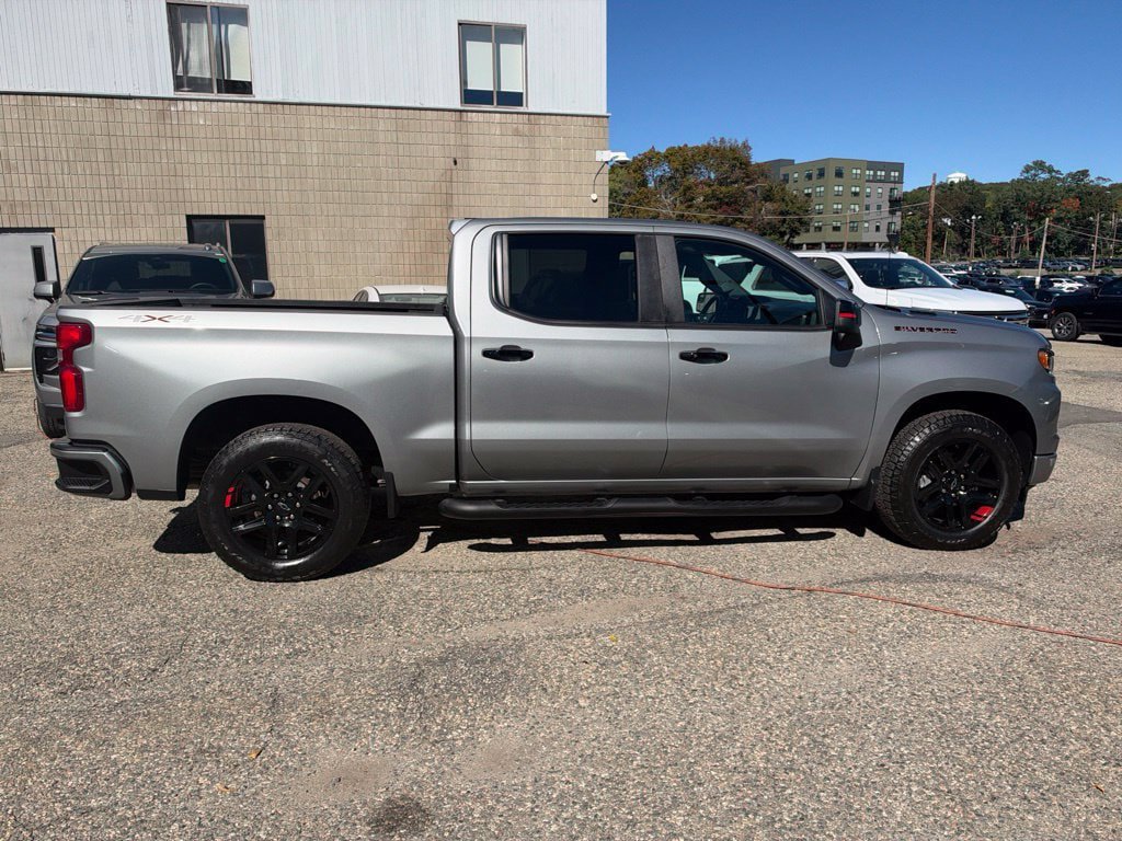 Used 2023 Chevrolet Silverado 1500 RST w/ Redline Edition AWD/4WD image 7