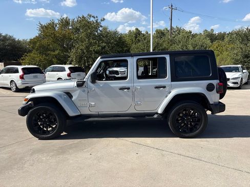 Used 2023 Jeep Wrangler Unlimited Sahara AWD/4WD image 8