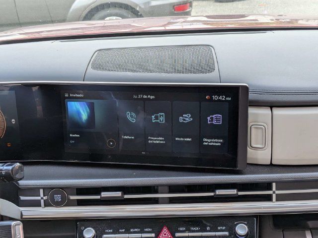 Used 2025 Hyundai Santa Fe SEL FWD image 15