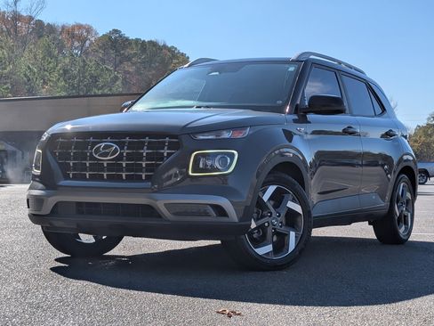 Used 2024 Hyundai Venue Limited image 4