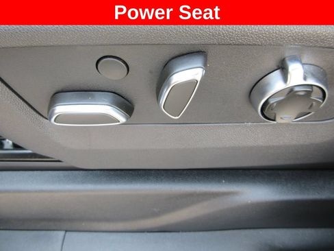 Certified 2025 GMC Yukon Denali Ultimate w/ LPO, Floor Liner Package AWD/4WD image 34