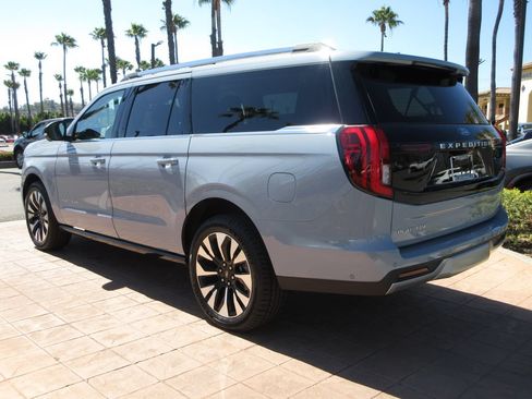 Certified 2025 Ford Expedition Max Platinum w/ Driver's Package AWD/4WD image 2