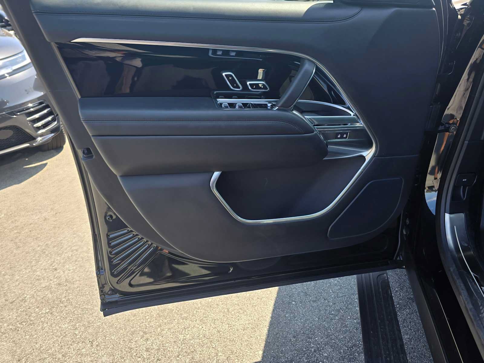 New 2025 Land Rover Range Rover SE AWD/4WD image 23