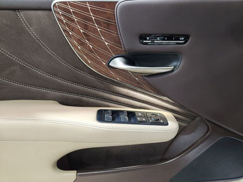 Used 2020 Lexus LS 500 w/ Interior Upgrade Package RWD image 42