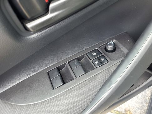 Used 2025 Toyota Corolla LE FWD image 30