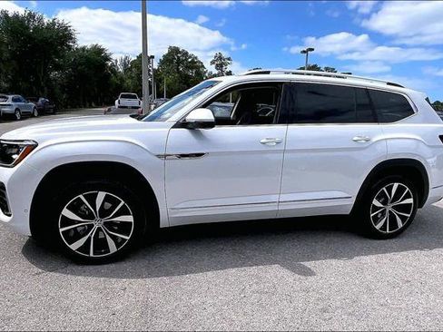 Certified 2026 Volkswagen Atlas SEL Premium R-Line AWD/4WD image 8