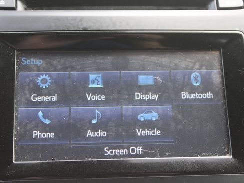 Used 2019 Toyota Highlander LE FWD image 37
