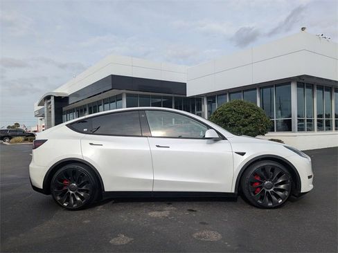 Used 2022 Tesla Model Y Performance image 3