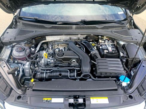 Used 2023 Volkswagen Jetta SE w/ Panoramic Sunroof Package image 9