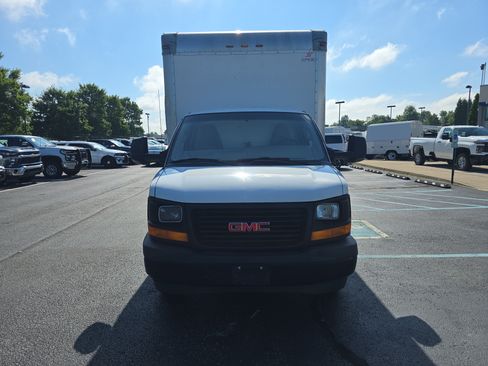 Used 2017 GMC Savana 4500 RWD image 8