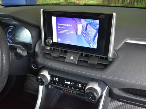 Used 2023 Toyota RAV4 XLE AWD/4WD image 24
