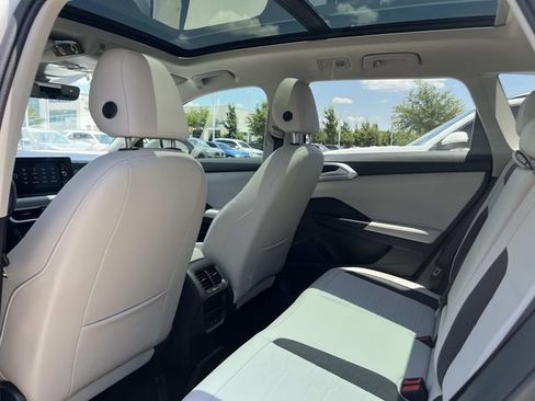 New 2026 Volkswagen Taos SE FWD image 23