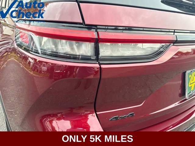 Used 2025 Jeep Grand Cherokee Altitude AWD/4WD image 32