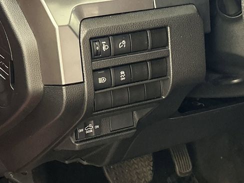 Used 2025 Toyota Tacoma SR5 AWD/4WD image 12
