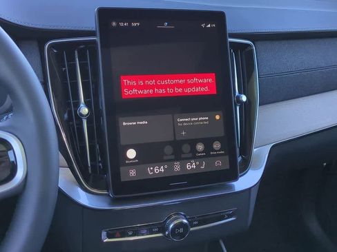 New 2026 Volvo XC90 B6 Plus w/ Protection Package Premier image 27