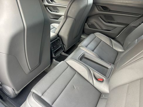 Used 2022 Porsche Taycan image 13