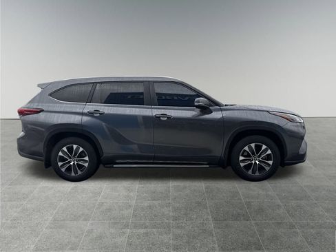 Used 2023 Toyota Highlander XLE image 7