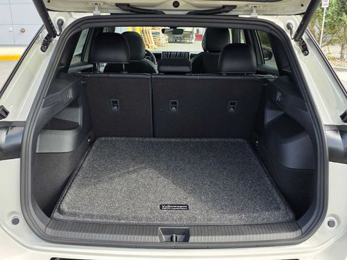 New 2026 Volkswagen Tiguan SE R-Line AWD/4WD image 13