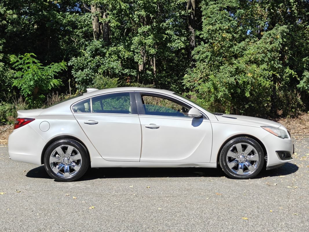 Used 2016 Buick Regal FWD image 2