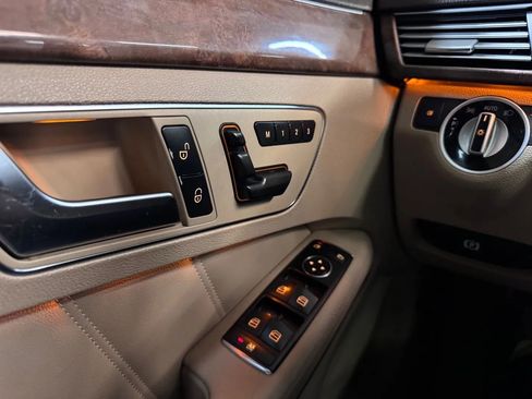 Used 2013 Mercedes-Benz E 350 4MATIC Sedan image 21