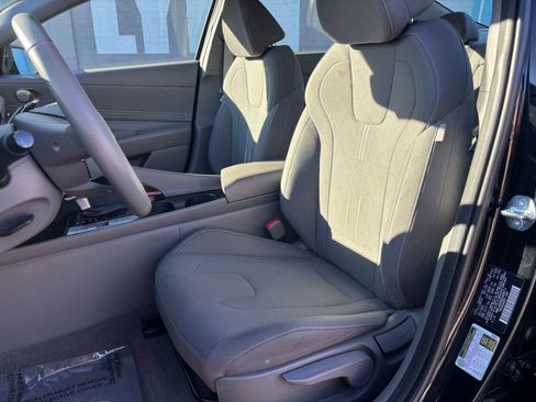 Used 2025 Hyundai Elantra SEL image 32