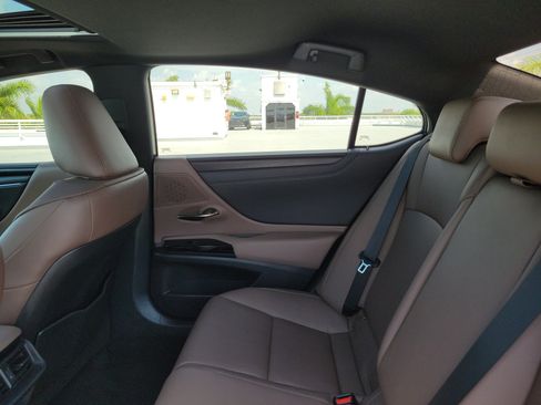 Certified 2025 Lexus ES 350 w/ Premium Package FWD image 13