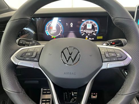 New 2025 Volkswagen Tiguan SE R-Line image 18