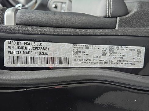 Used 2023 Jeep Grand Cherokee Limited w/ Black Appearance Package image 28