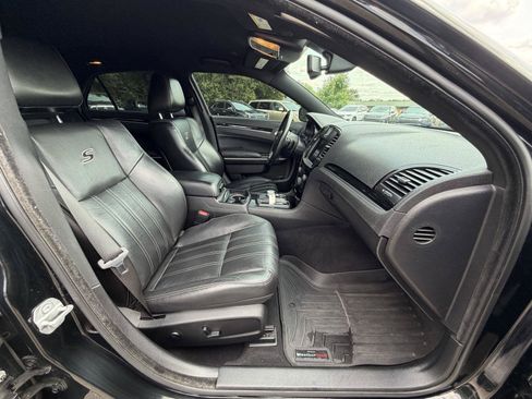Used 2019 Chrysler 300 S AWD/4WD image 32